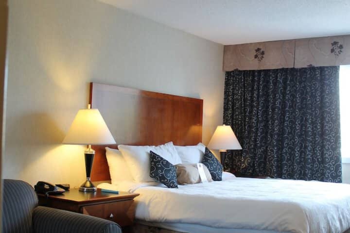 Room 8 of 74