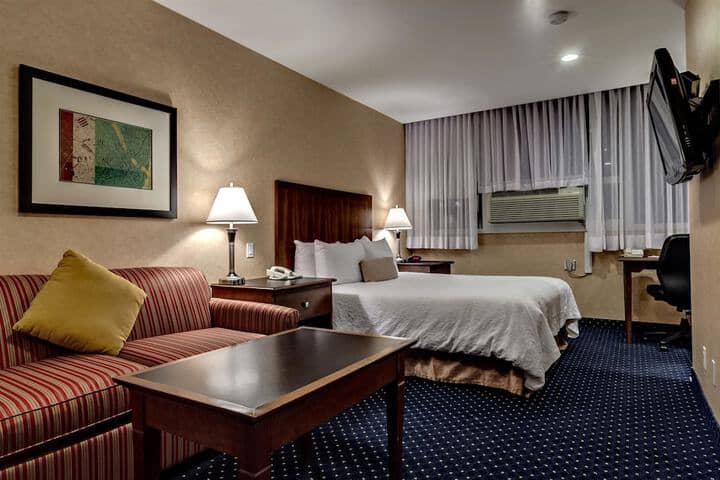 Room 4 of 74