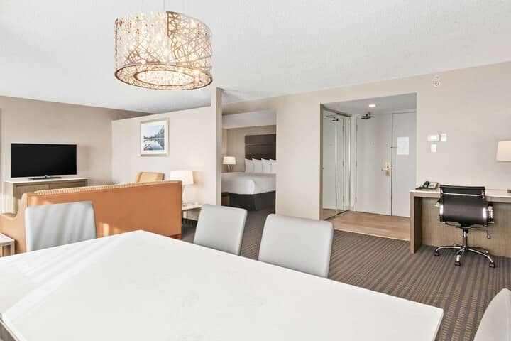 Room 15 of 60