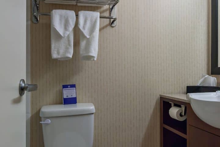 Room 52 of 74