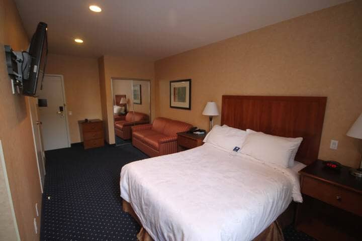 Room 12 of 74