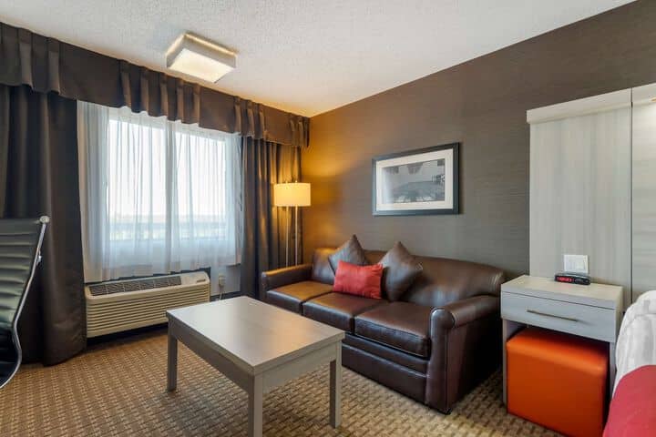 Room 32 of 89